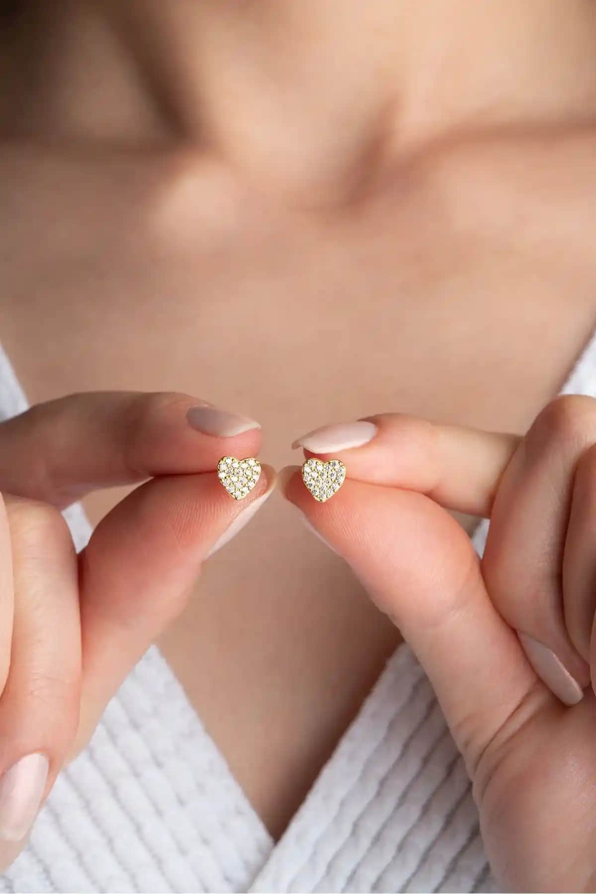 Silvano Jewelry 925 Ayar Gümüş Altın Renkli Minik Kalp Küpe Şık ve Dayanıklı Tasarım