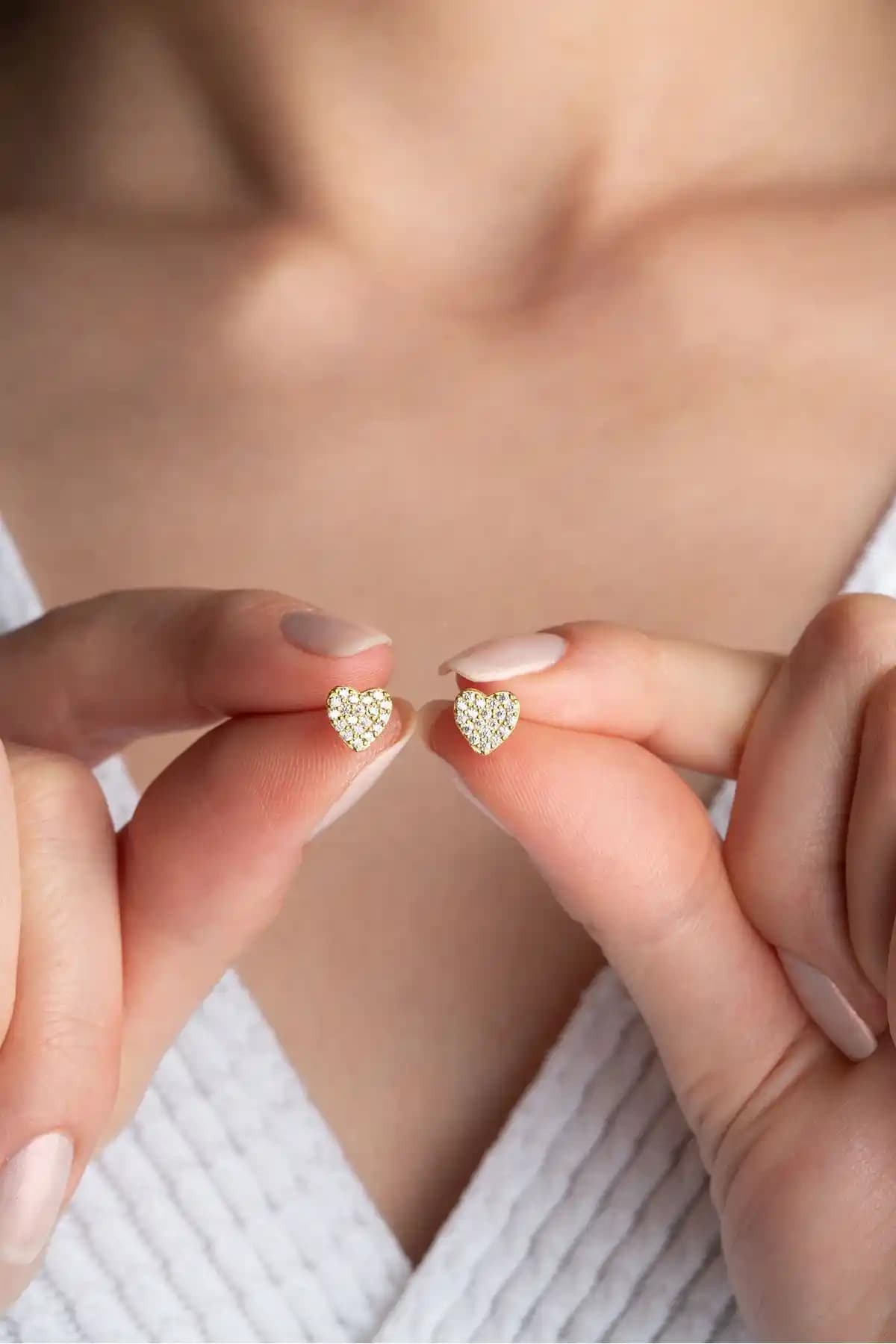 Silvano Jewelry 925 Ayar Gümüş Altın Renkli Minik Kalp Küpe Şık ve Dayanıklı Tasarım