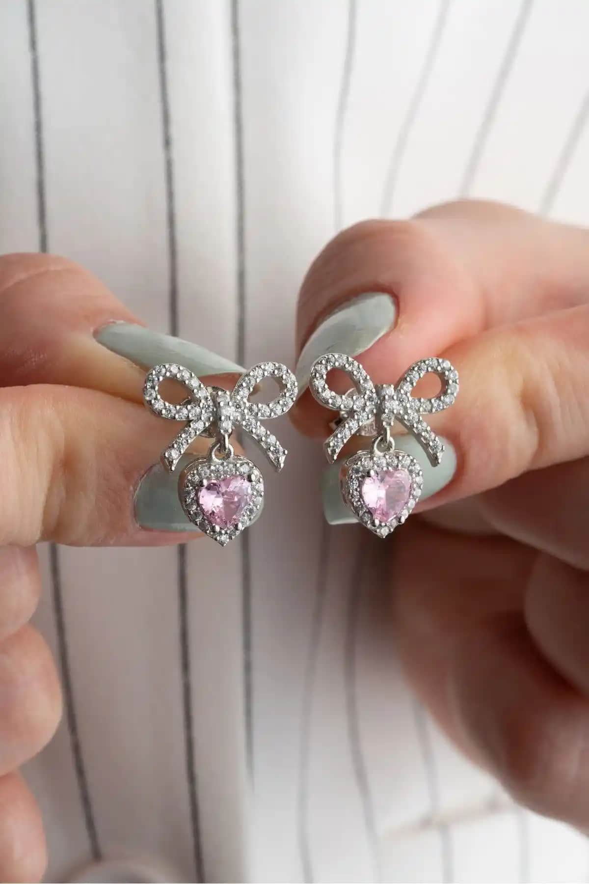 Silvano Jewelry 925 Ayar Gümüş Kalp Küpe Zarif ve Şık Tasarımıyla Dikkat Çekiyor