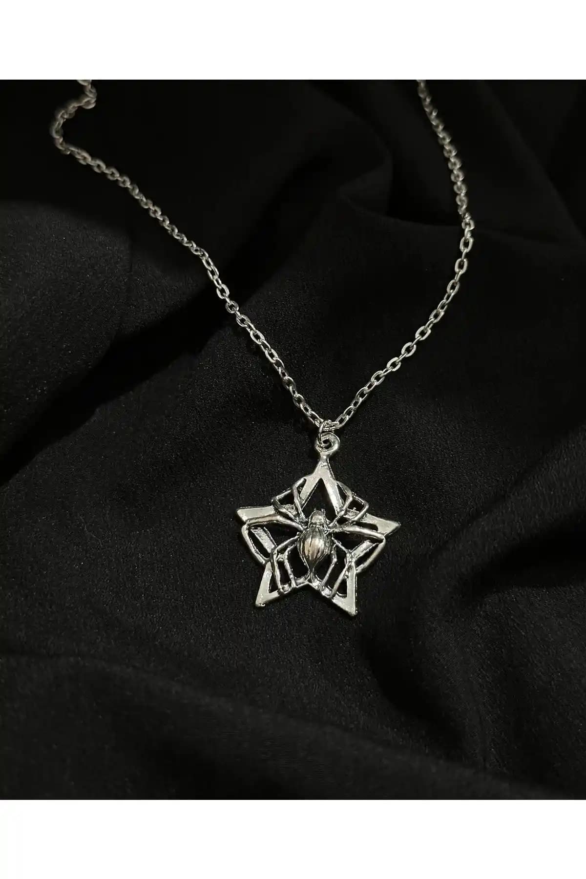 Sleyshop Yıldız Örümcek Kolye Modern Kadınlar İçin Zarif ve Dayanıklı Aksesuar