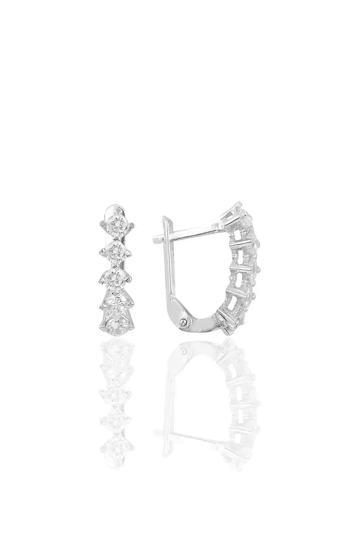 Söğütlü Silver Rodyumlu Zirkon Taşlı Beştaş J Küpe: Zarif ve Dayanıklı Tasarım