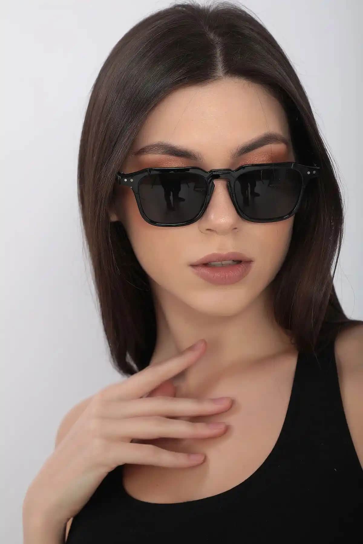 STAOOM Yeni Sezon Unisex Güneş Gözlüğü: Şıklık ve Fonksiyonelliğin Modern Buluşması