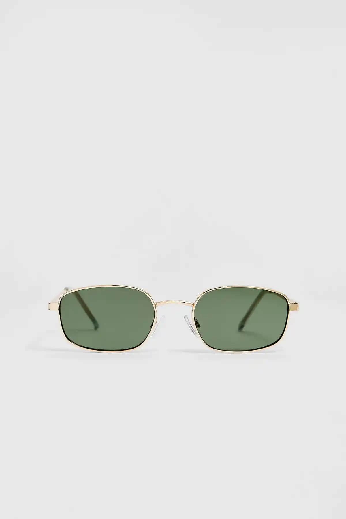 Stradivarius Dikdörtgen Metal Güneş Gözlüğü: Şıklık ve Koruma Bir Arada