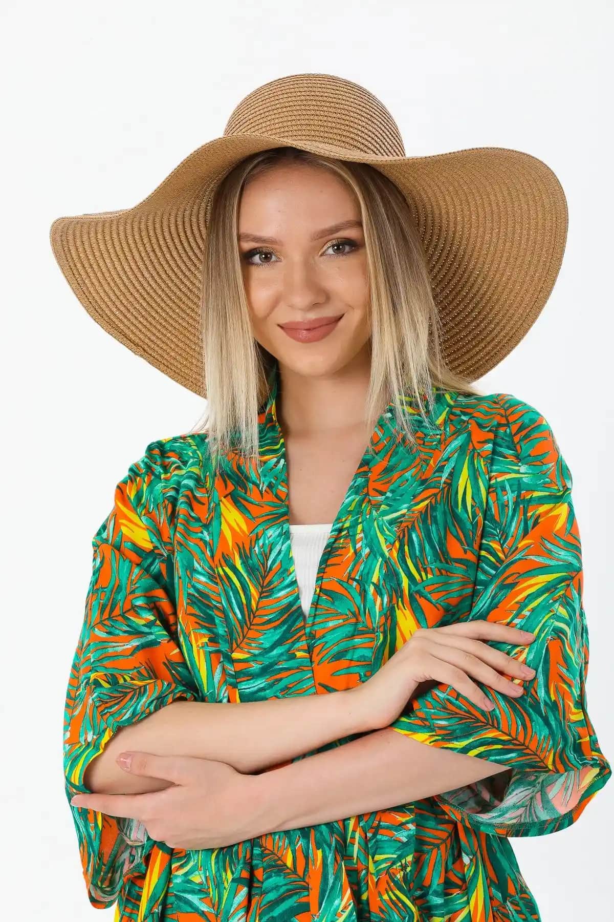 SUVE GOLD Kadın Hasır Plaj Şapkası Geniş Kenarlarıyla Güneş Koruma ve Şıklık Sunar