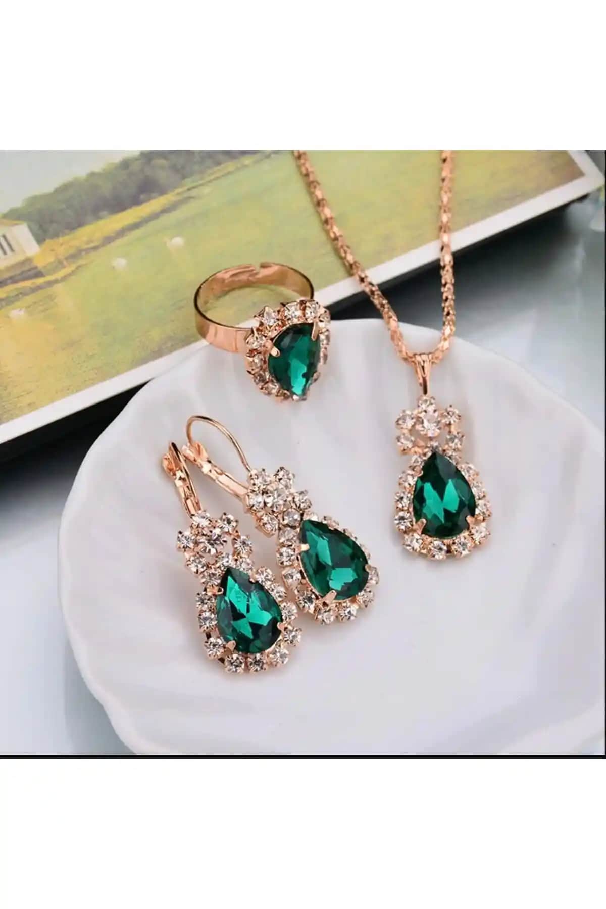 Takıtolia Aurora Kristal Taşlı Zümrüt Yeşil Seti Günlük ve Özel Kullanım İçin