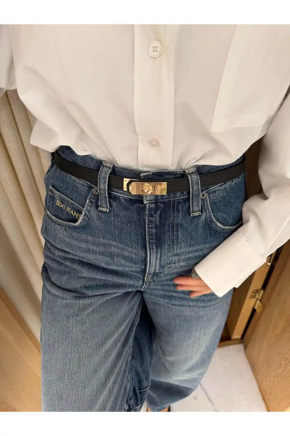 Tina İstanbul Altın Tokalı Siyah Suni Deri Kemer Şıklık ve İşlevselliği Bir Arada Sunar