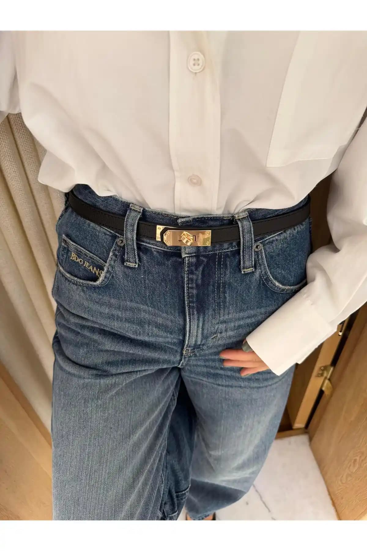 Tina İstanbul Altın Tokalı Siyah Suni Deri Kemer Şıklık ve İşlevselliği Bir Arada Sunar