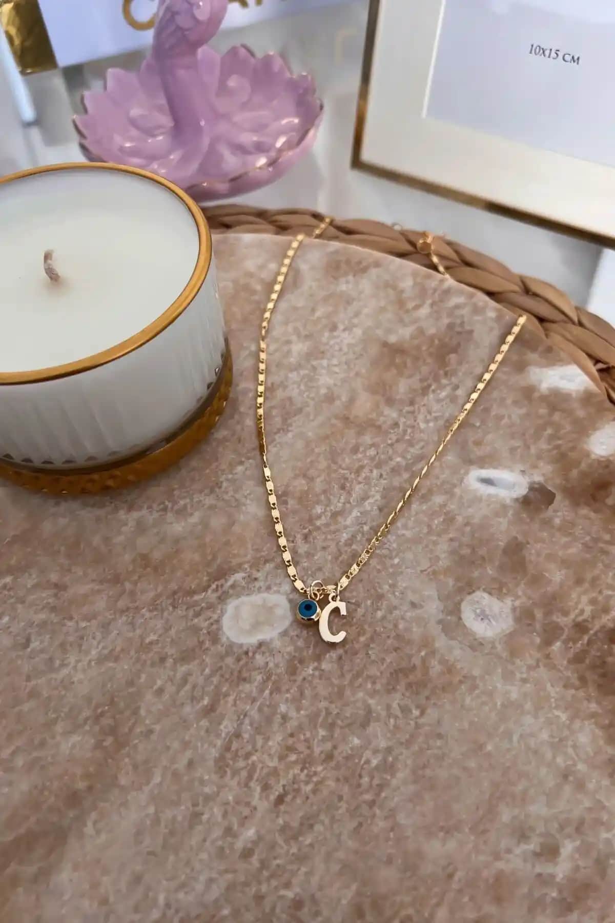 Trend Yapan C Harfli Nazar Kolyesi Zarif Tasarımı ve Dayanıklılığıyla Öne Çıkıyor