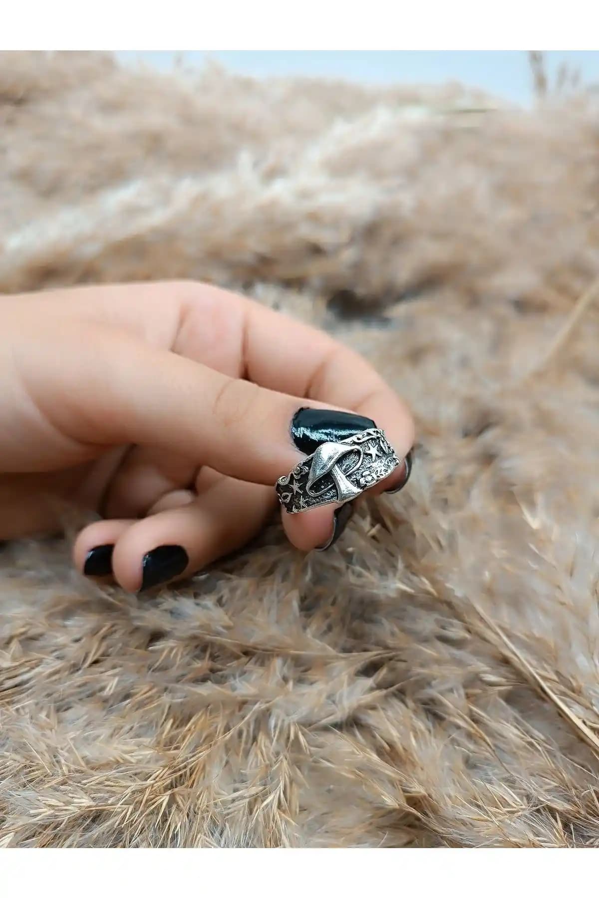 Vesaire Accessories Mantar Model Antik Gümüş Kaplama Yüzük: Modern ve Şık Tasarım Özellikleri