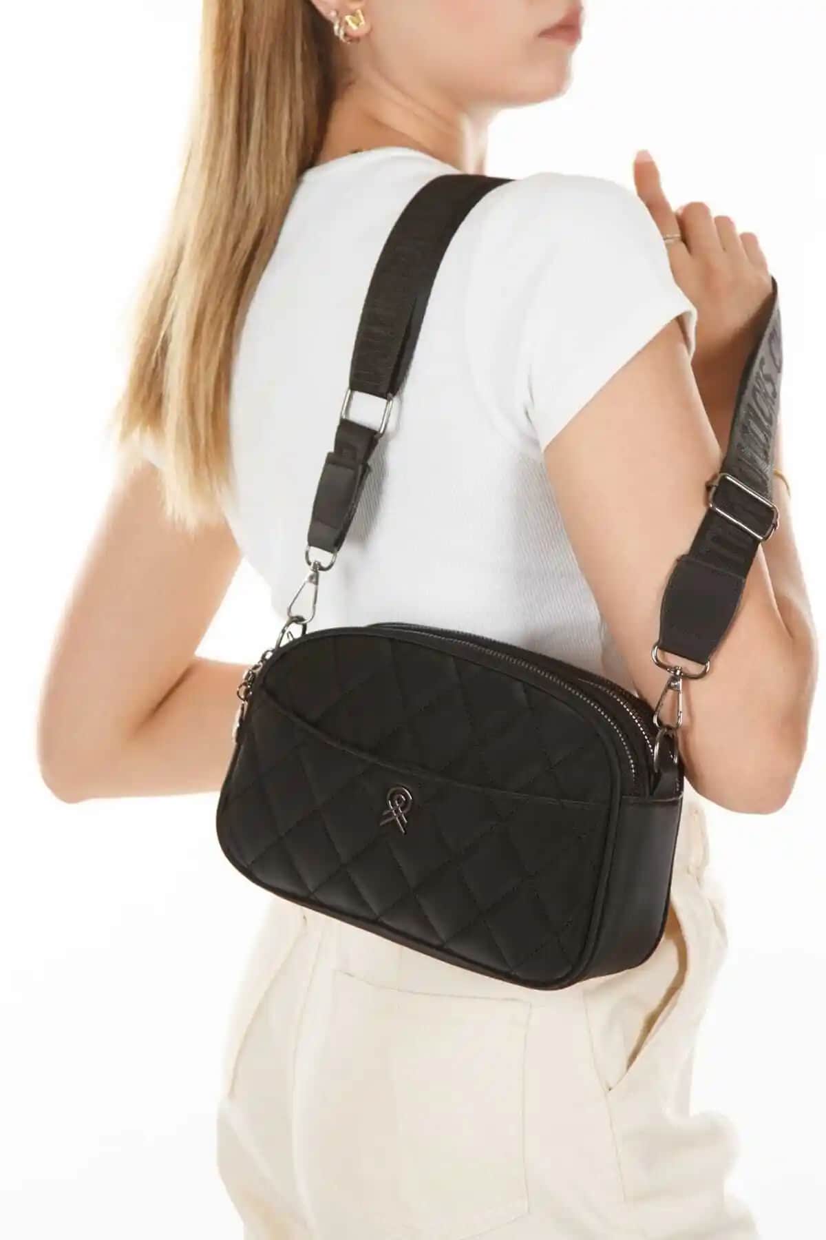 Yuppy Club Kadın Kapitone Çantası Günlük Şıklık ve Çok Yönlülük Sunar