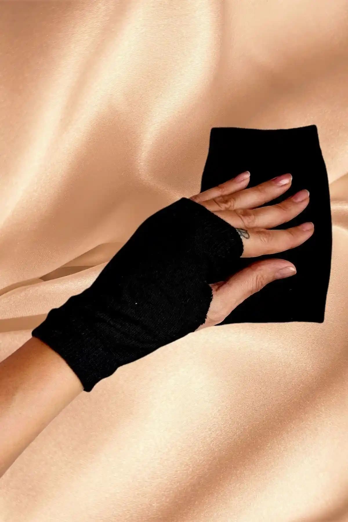 ZEYZEY MONKEY Düz Siyah Parmaksız Eldiven: Şıklık ve Konfor Sunan Günlük Kullanım Aksesuarı