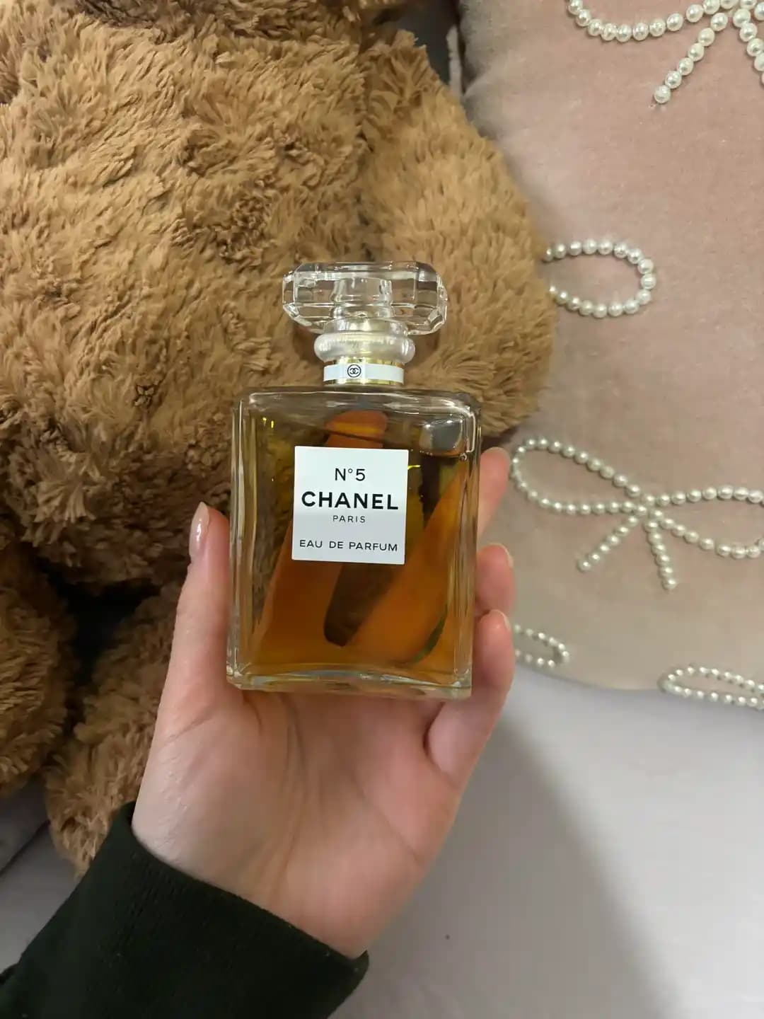 Chanel No.5 EDP: Zamansız Klasik Parfümün Çok Katmanlı Kokusu ve Kullanıcı Deneyimleri