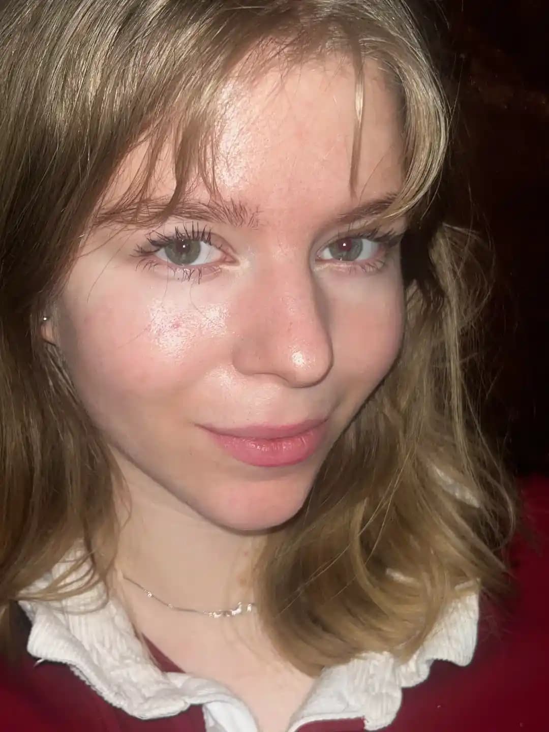 Doğal Görünümlü Makyajda Yüz Özelliklerini Vurgulama Teknikleri ve İpuçları