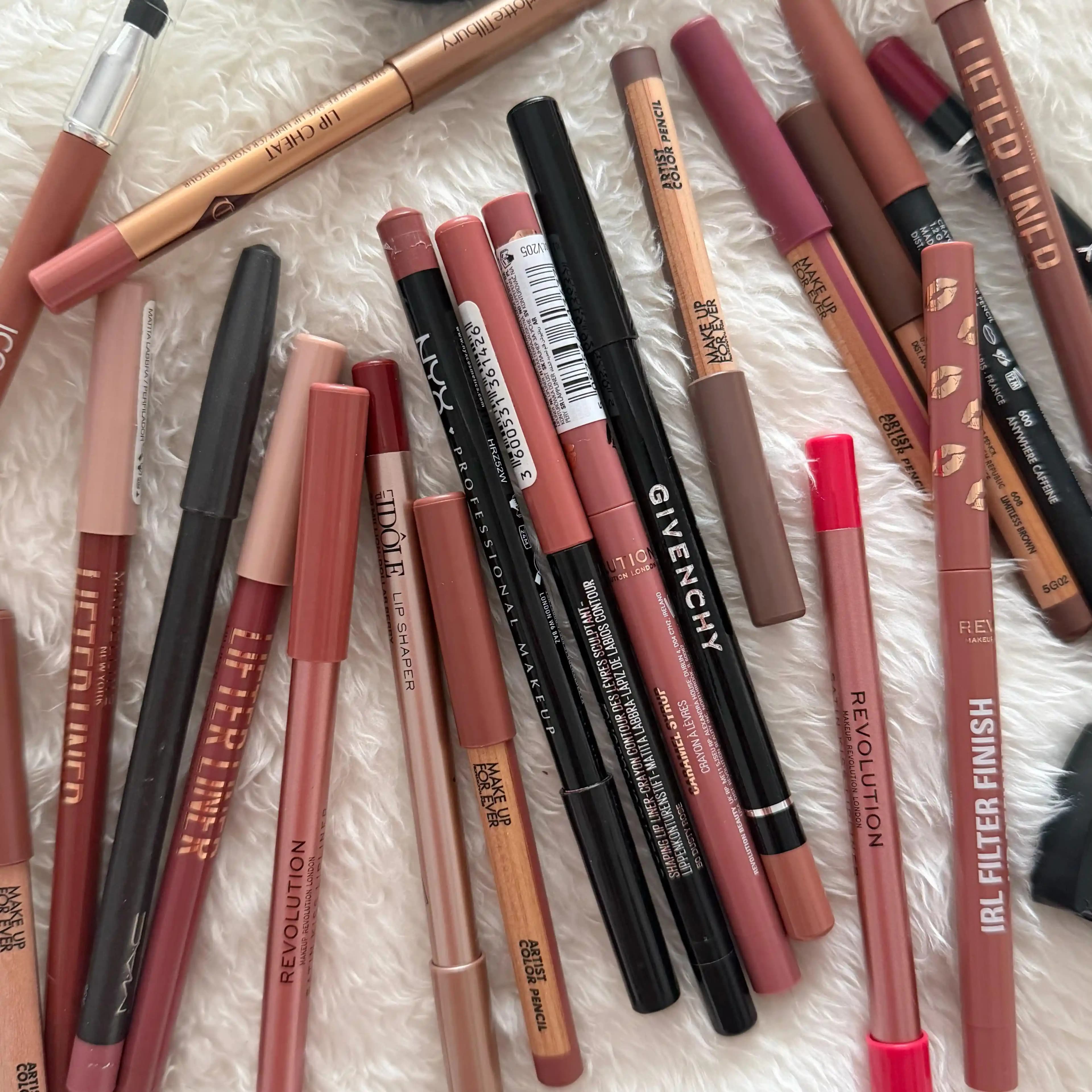 Dudak Kalemi ve Ruj Kombinasyonları: Popüler Renkler ve Formülasyon Özellikleri