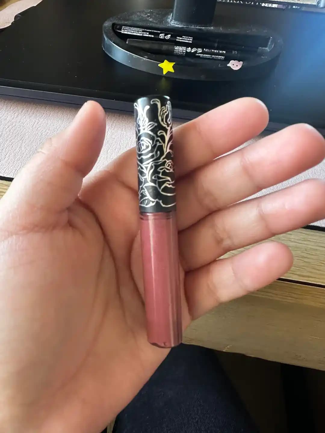 Kat Von D Lolita Rujunun Tarihi, Versiyonları ve Alternatif Tonları Hakkında Detaylı İnceleme