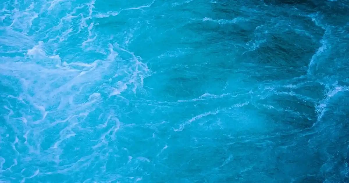 Kırmızı Rujun Moda Döngüsündeki Yeri ve Yeniden Popülerliği Üzerine Analiz