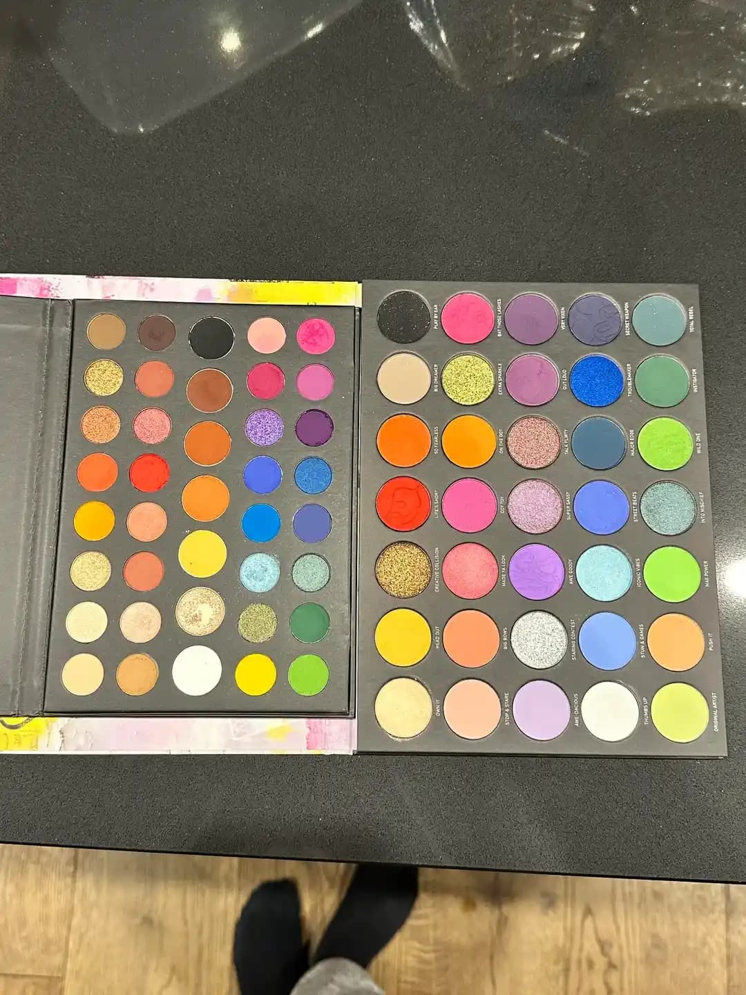 Morphe ve James Charles Paletleri: Renklerin Yeniden Kullanımı ve Marka İşbirlikleri Üzerine Analiz