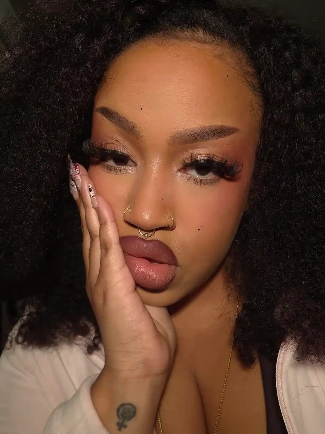 Pink Soft Glam Makyaj Stili: Pembe Tonlarla Doğal ve Zarif Görünüm İçin Ürün İncelemeleri