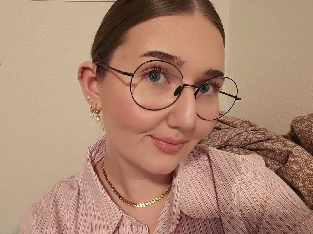 Yağlı Ciltler İçin Doğal Görünümlü Makyajda Ürün Seçimi ve Uygulama İpuçları