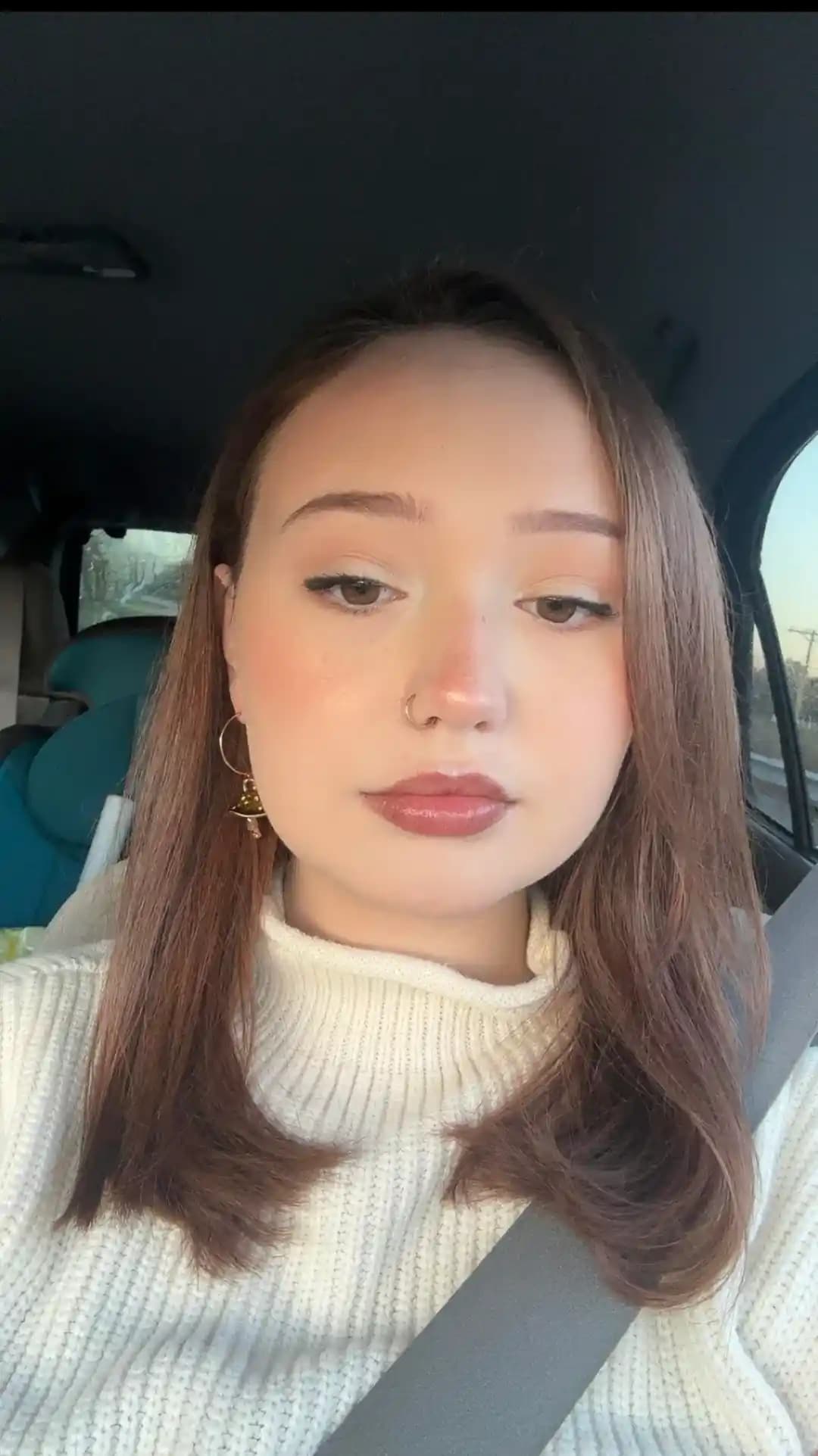 Yuvarlak Yüzler İçin Makyaj ve Renk Tonu Seçimi: Teknikler ve Uyum Önerileri