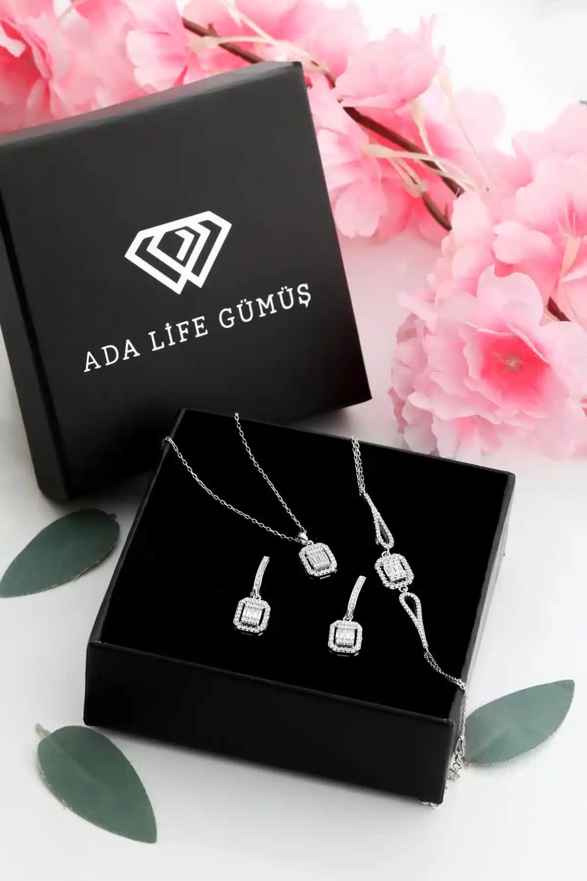 ADA Life Gümüş ve Elika Silver Kadın Gümüş Takı Setleri Karşılaştırması