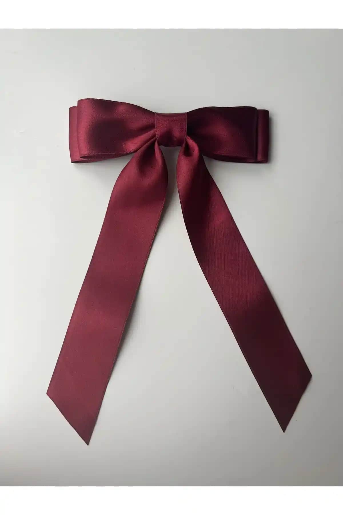 Alhifa Kadın Saten Fiyonk Otomatik Toka: Şıklık ve Konforu Bir Arada Sunan Zarif Aksesuar