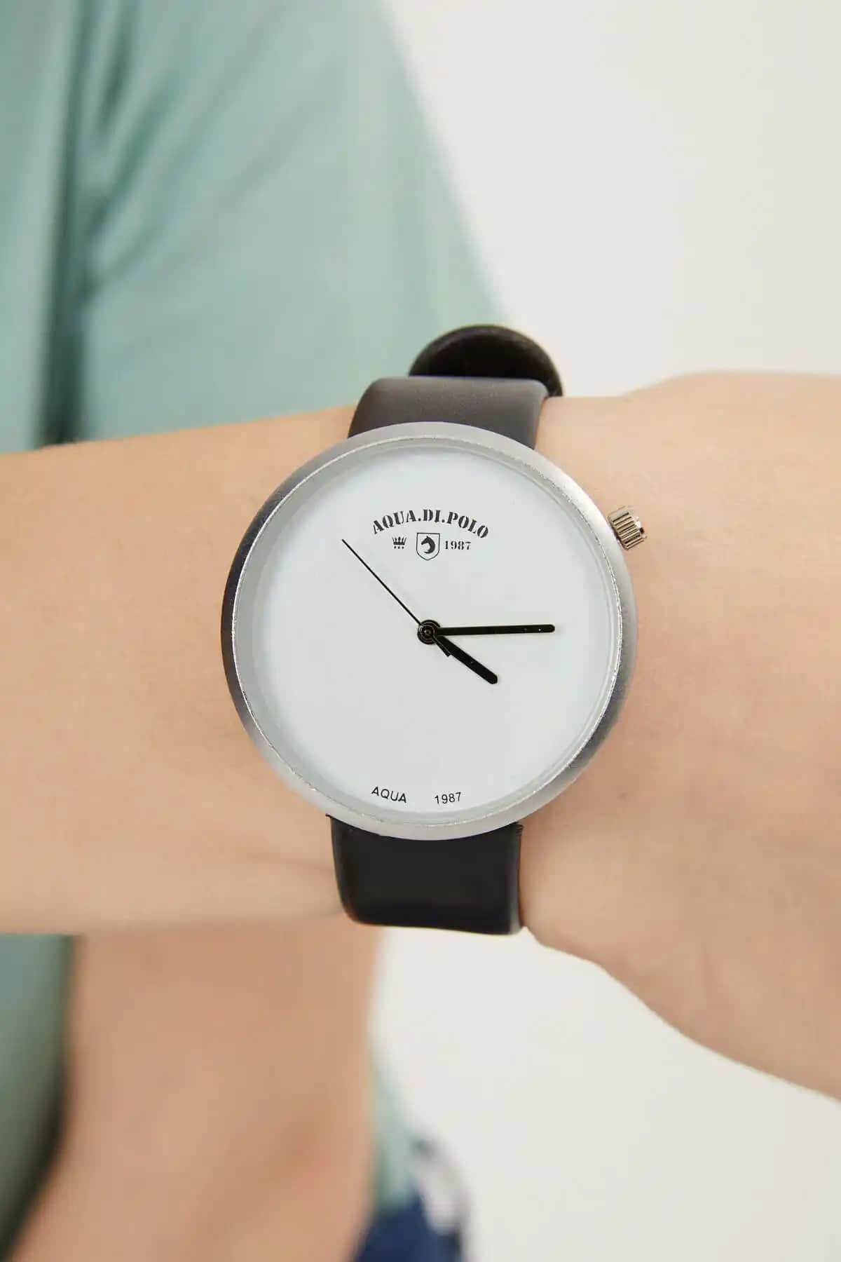 Aqua Di Polo 1987 Unisex Saatleri Karşılaştırması: Tasarım ve İşlevsellik Analizi