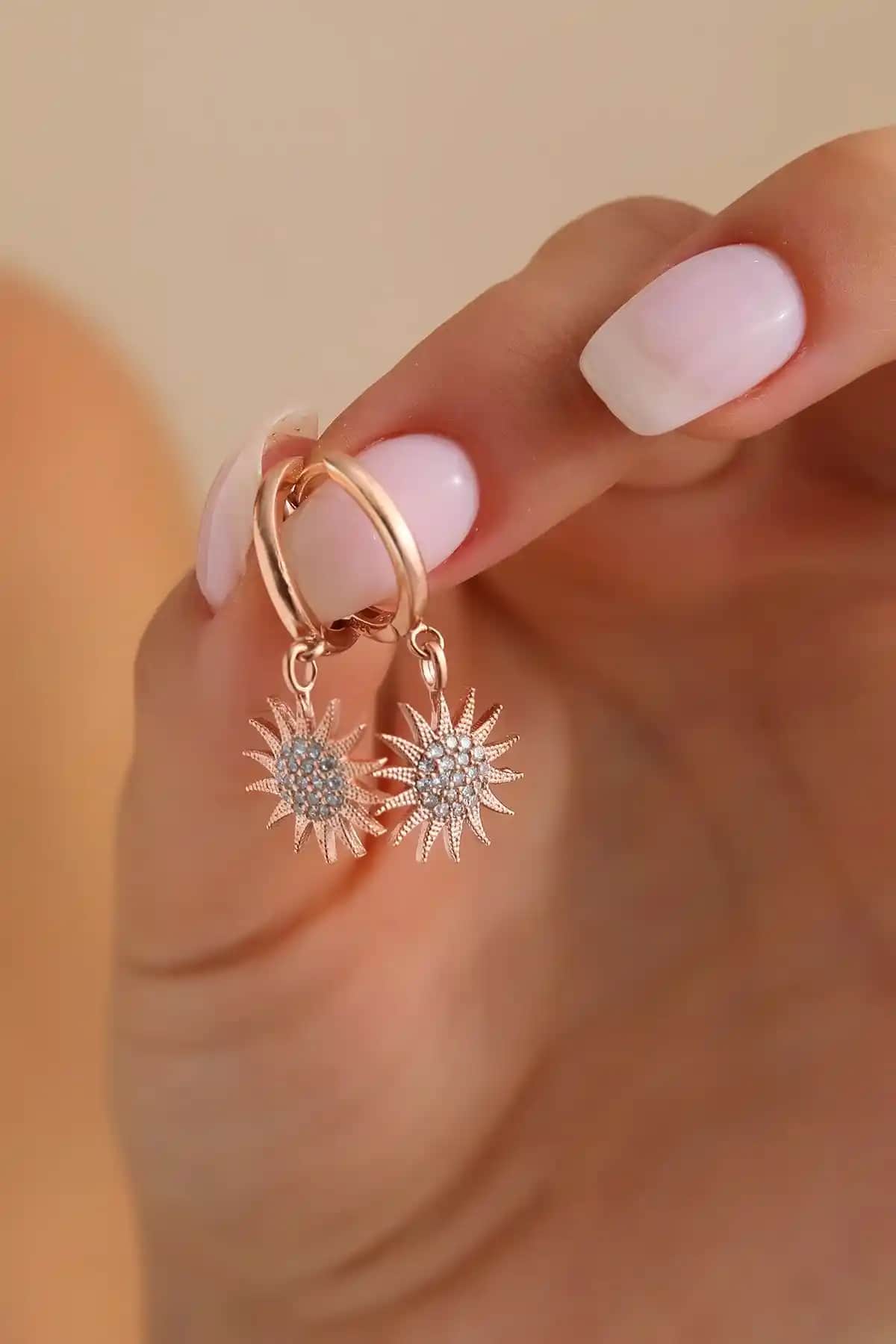 Bilsen Store ve NEREZE Küpe Karşılaştırması: Tasarım, Malzeme ve Kullanım Özellikleri