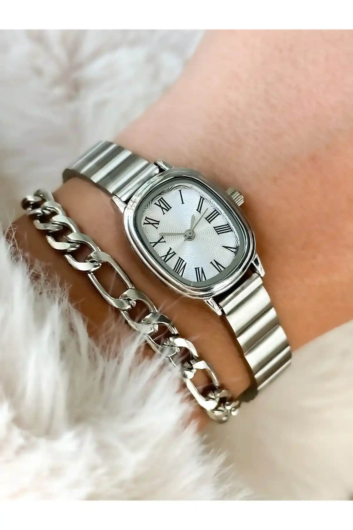 Bonicce Marka Retro Kadın Kol Saati ve Bileklik: Zarif ve Şık Tasarım Detaylarıyla Öne Çıkıyor