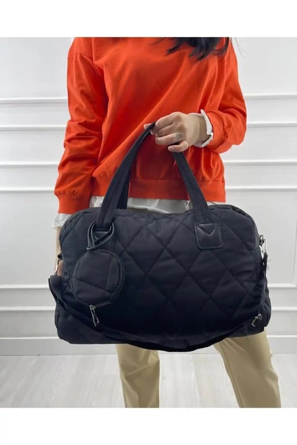 BST BAGS ve UK BAGS Kadın Omuz Çantası Karşılaştırması: Hangi Model Size Uygun