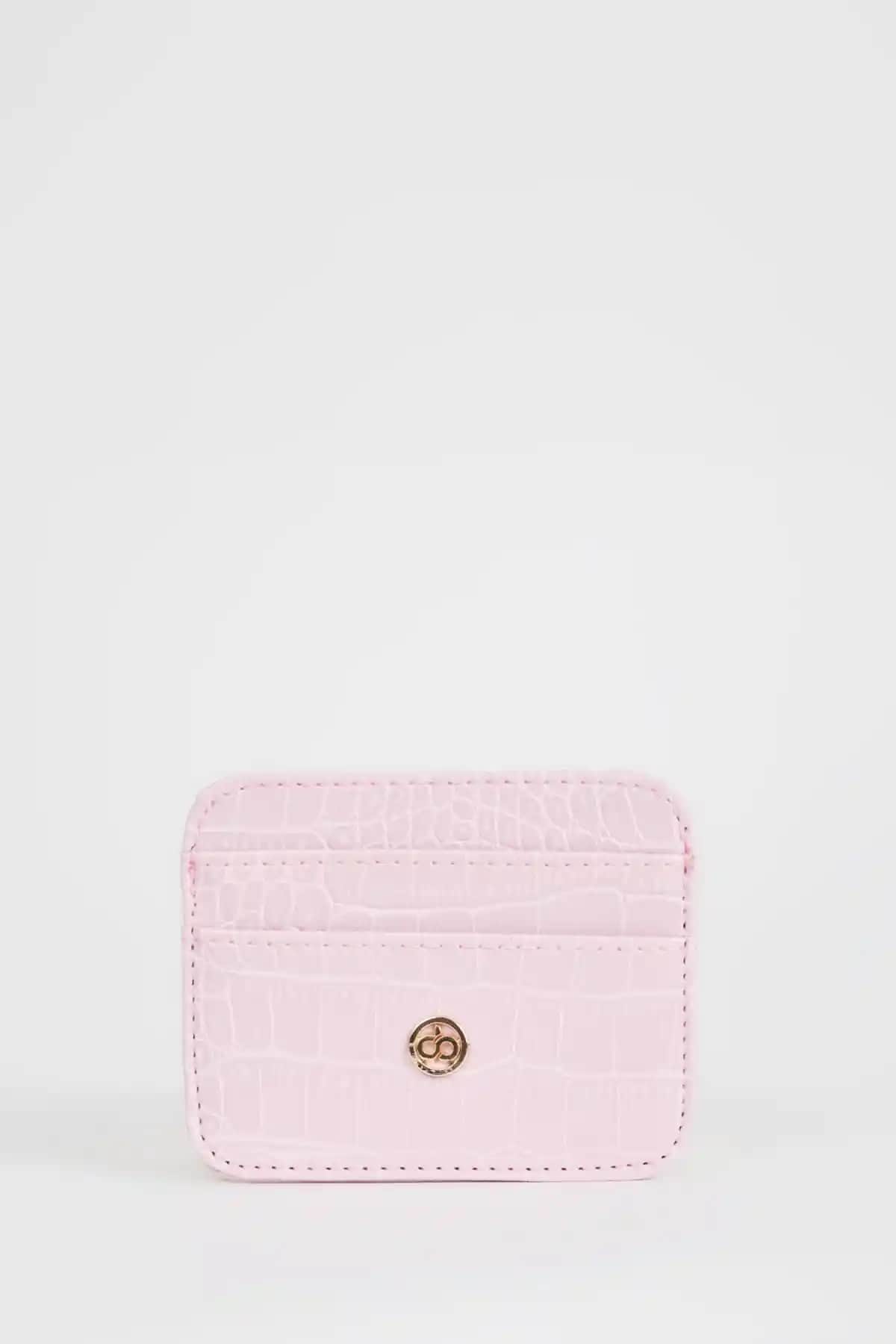 Defacto ve Womancraft kadın cüzdanları karşılaştırması: tasarım, fonksiyon ve kalite analizi