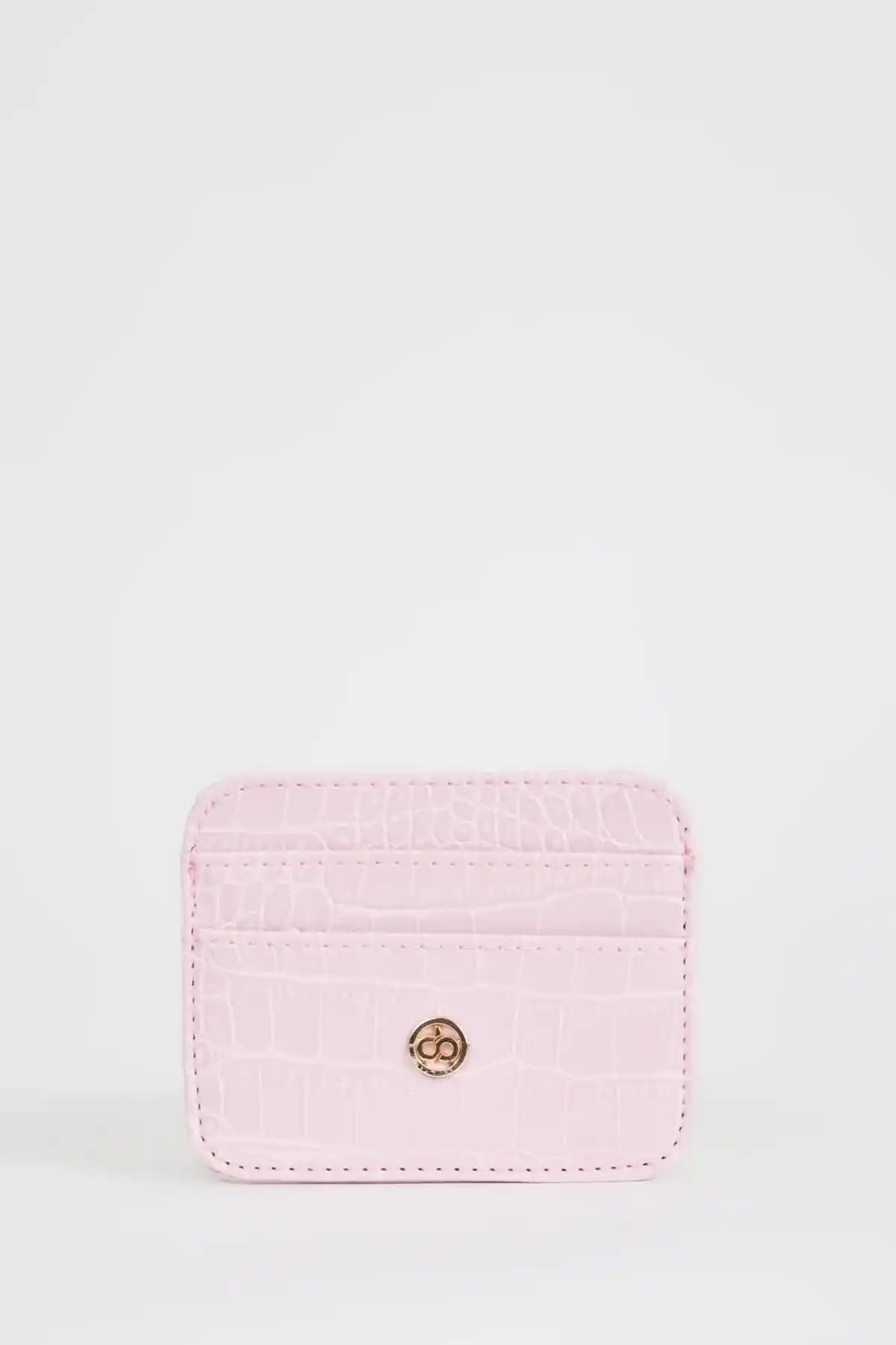 Defacto ve Womancraft kadın cüzdanları karşılaştırması: tasarım, fonksiyon ve kalite analizi