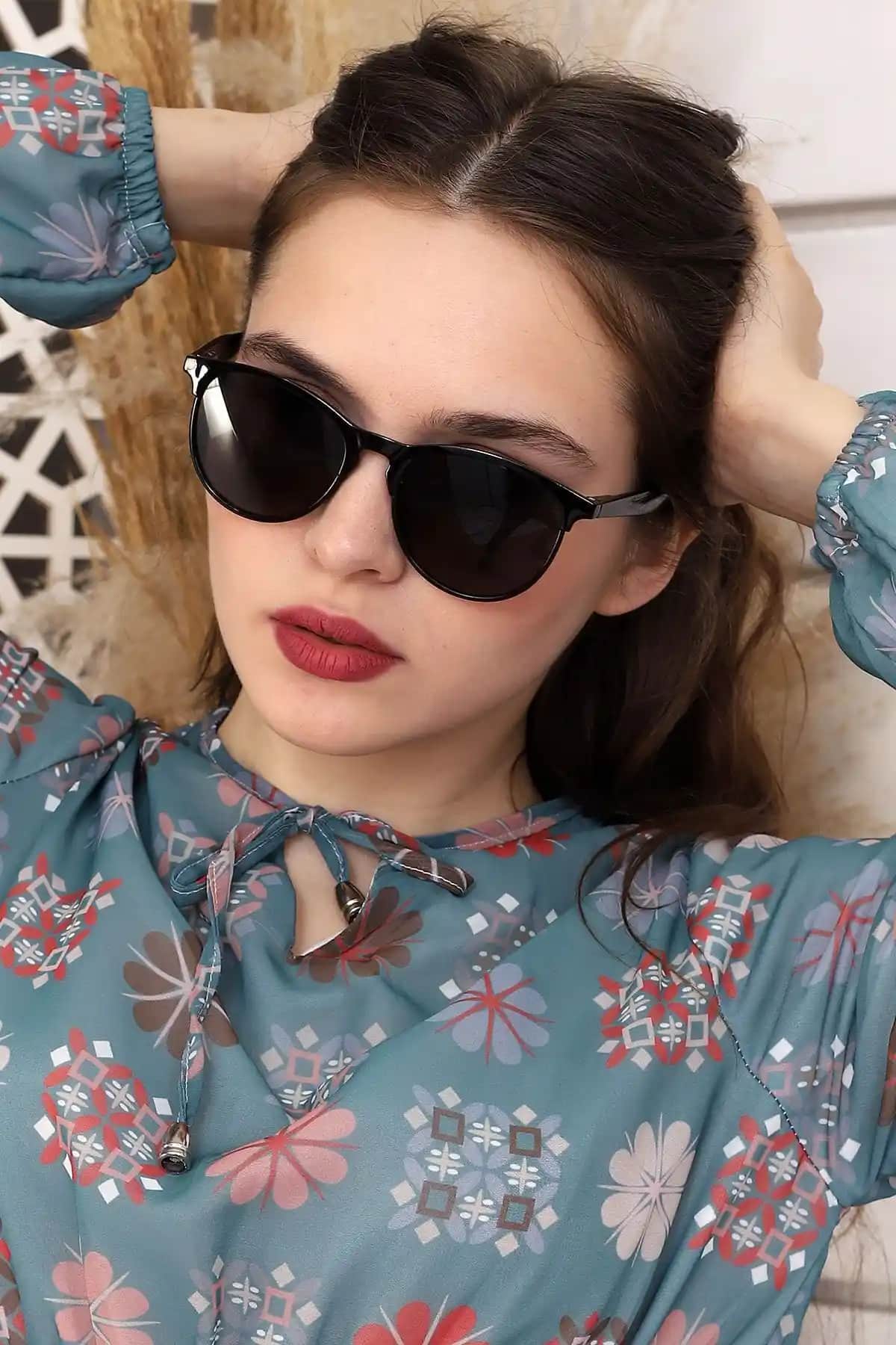 Della Pianto Tamela ve Eyesofia Bumble Güneş Gözlükleri Karşılaştırması