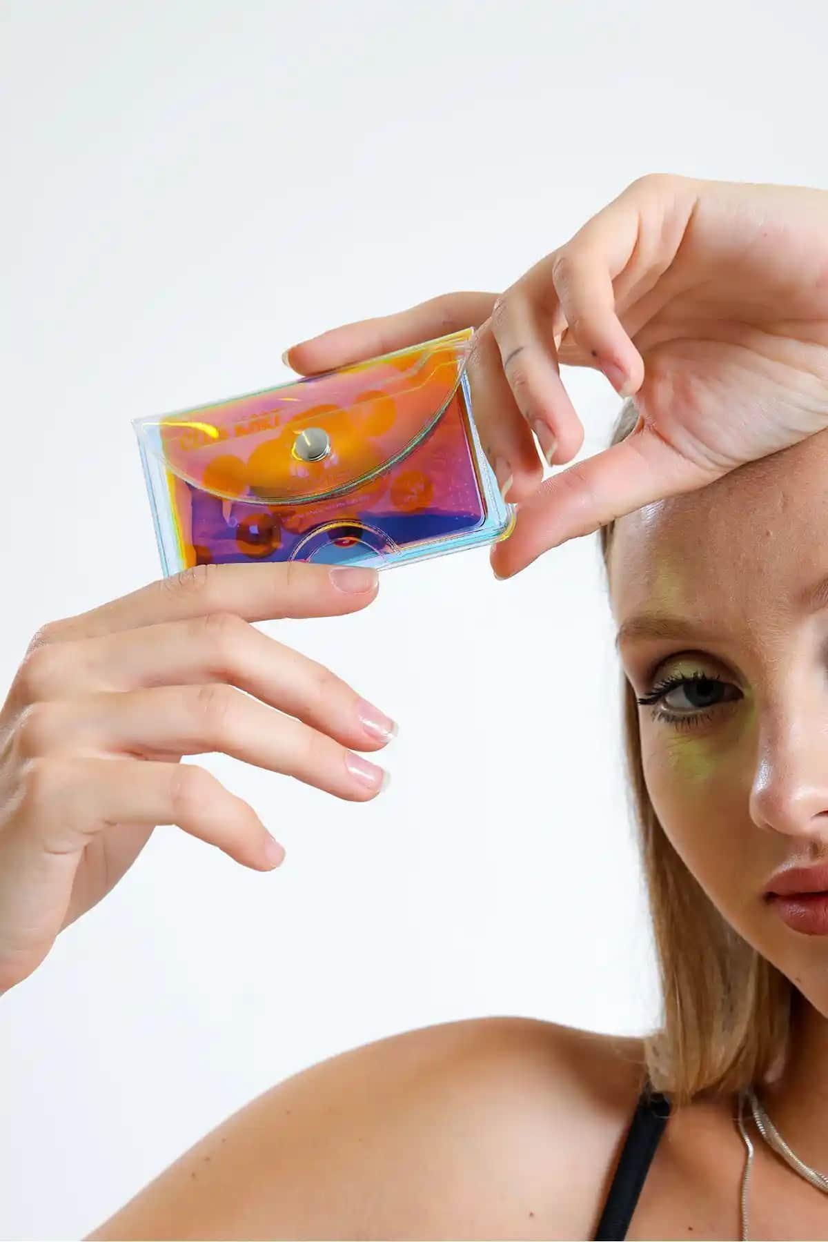 Gempo Şeffaf Hologram Kartlık: Modern ve Pratik Çözümle Şık Kart Saklama Alternatifi