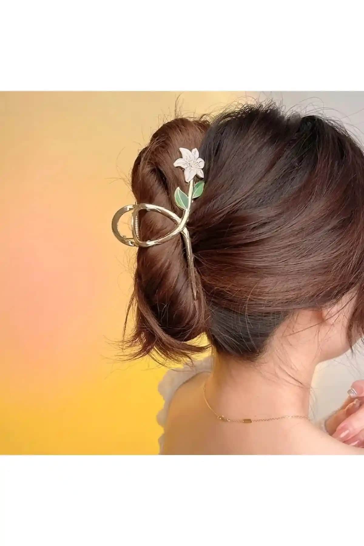 GÜLPEŞE Altın Beyaz Zambak Çiçekli Çelik Yaylı Metal Mandal Toka: Zarif ve Dayanıklı Saç Aksesuarı