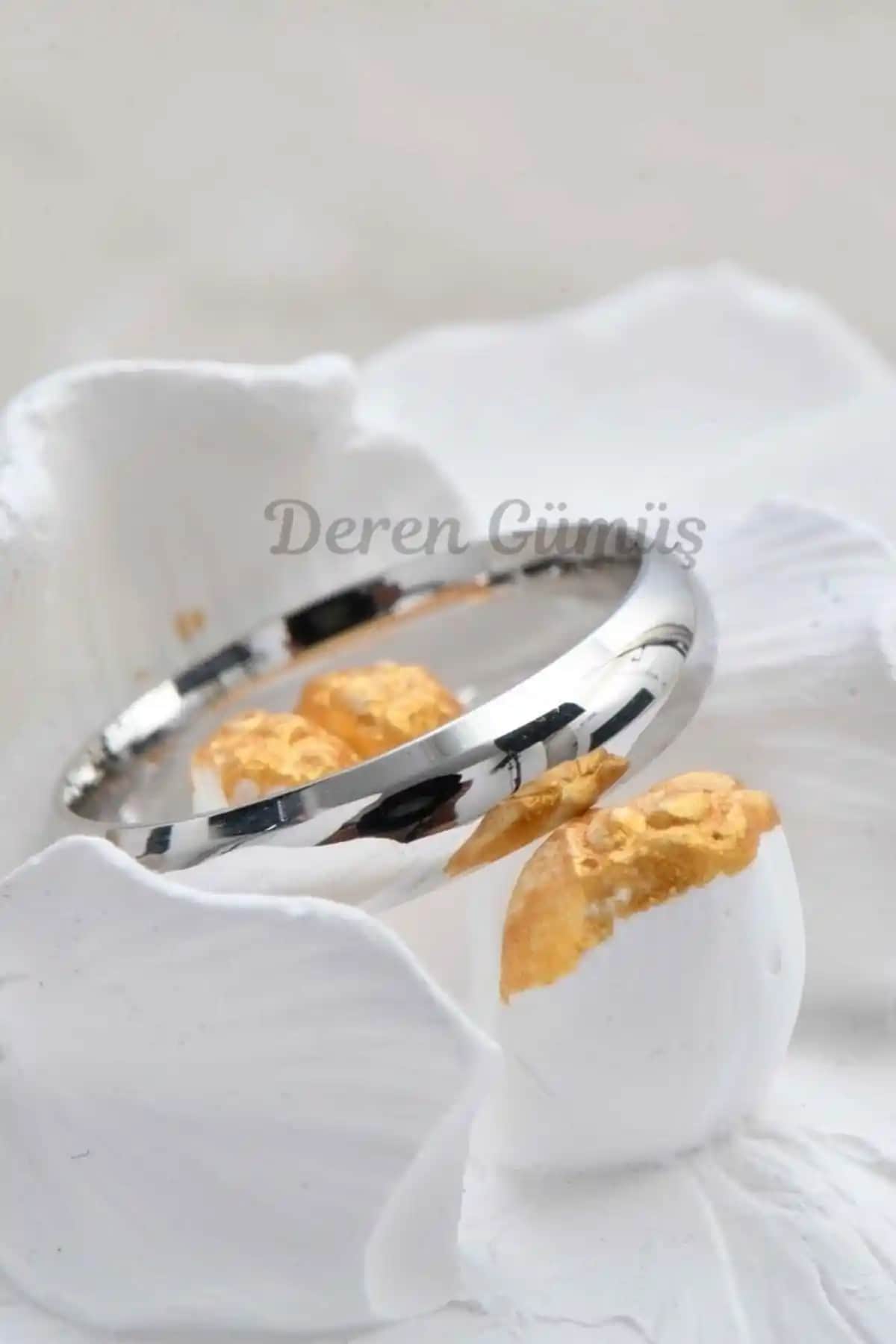 Gümüş Alyans Karşılaştırması: Tasarım, Malzeme ve Kullanıcı Deneyimleri