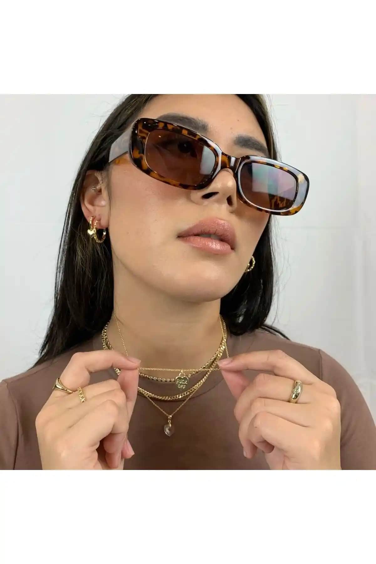 Güneş Gözlükleri Karşılaştırması: LOOKUP ve WATCHOFROYAL Modellerinin Özellikleri