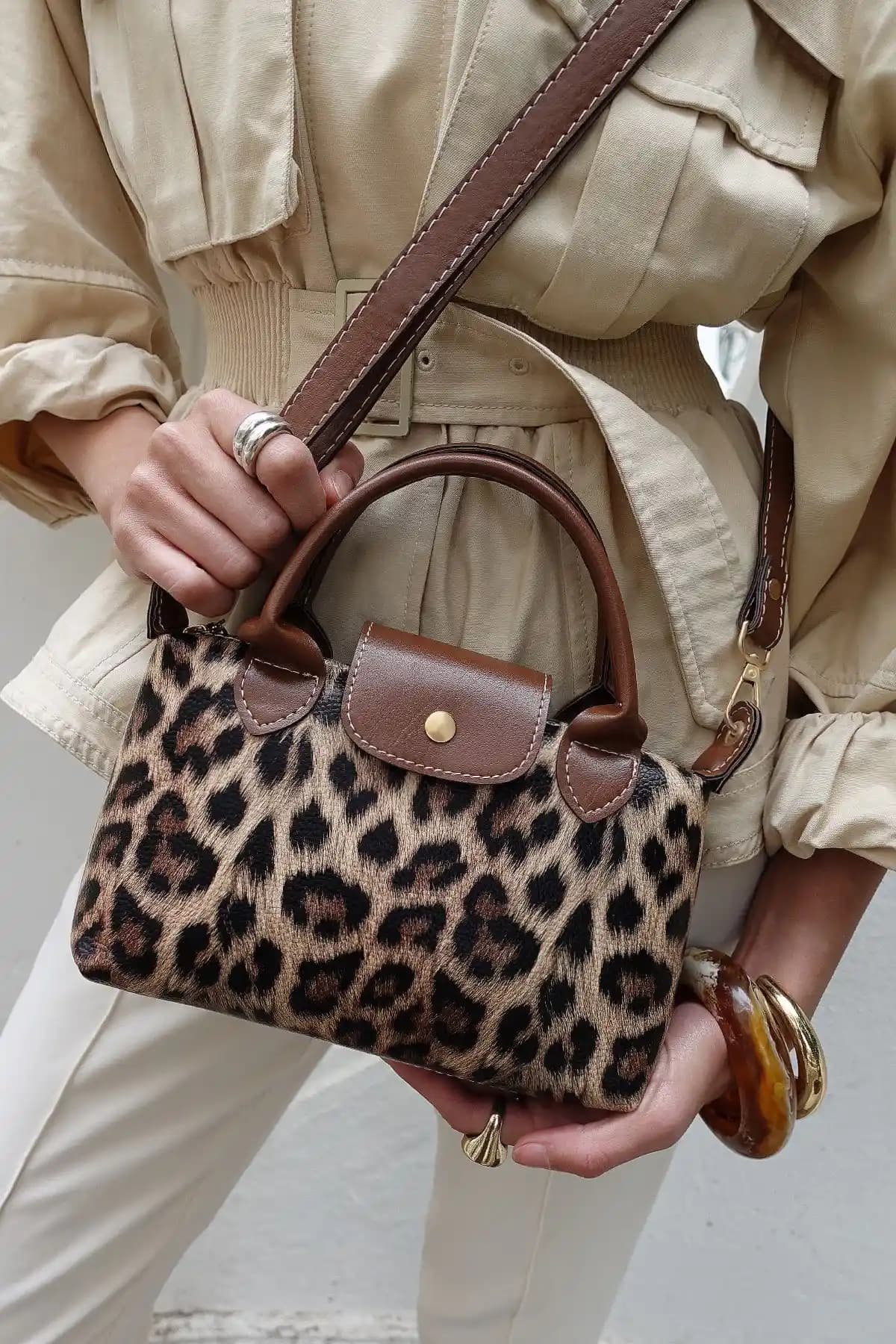Housebags Leopar Desenli ve NOTHING Mini Urban Çanta Karşılaştırması
