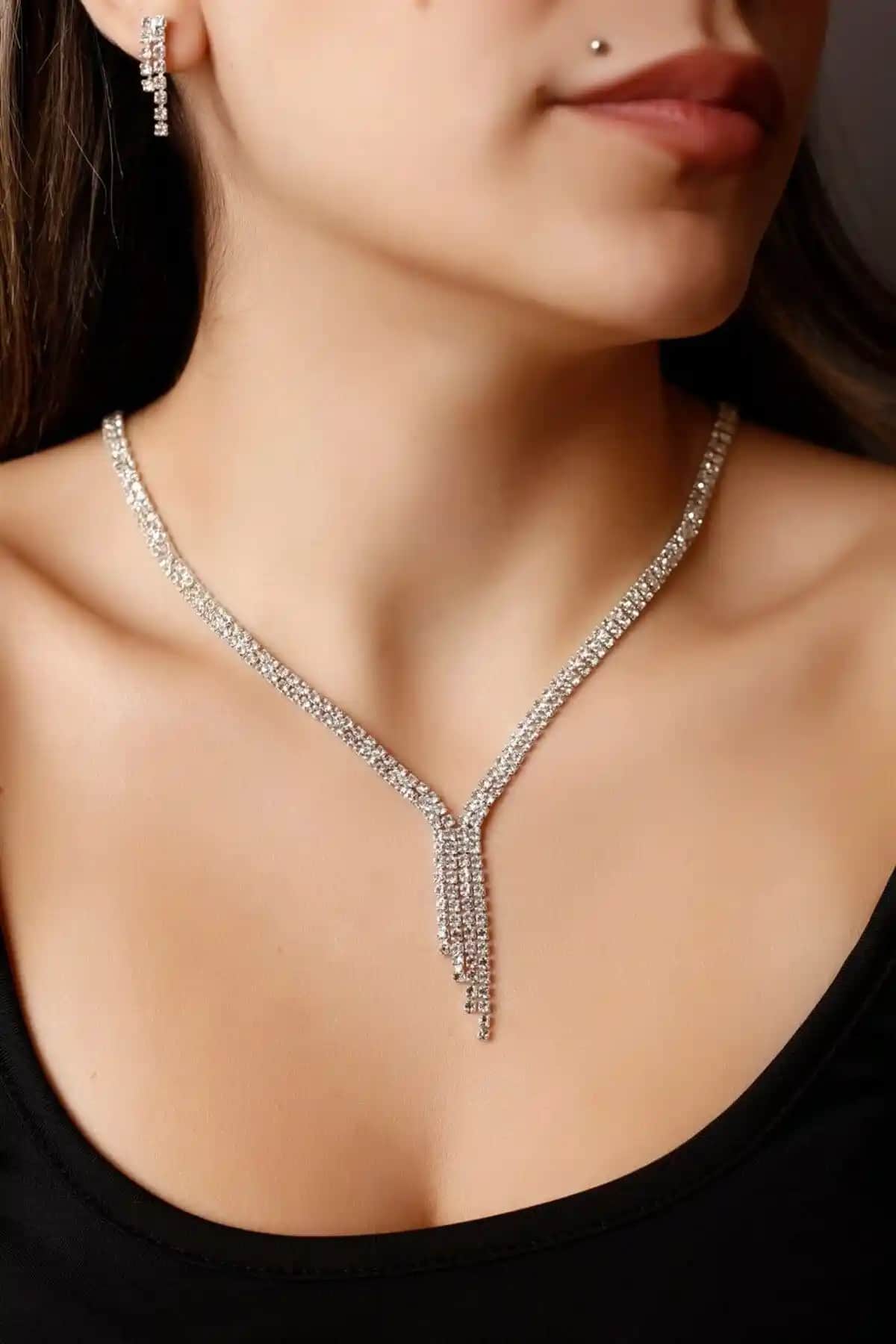 HUBANN Gümüş Kaplama Su Yolu Stonefans Kolye ve Küpe Seti Zarif ve Dayanıklı Takı Seçeneği