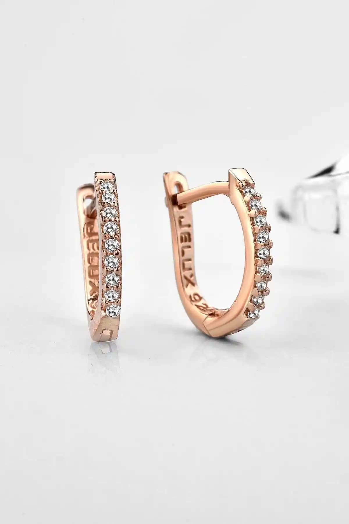 Jelux Silver ve NEREZE 925 Ayar Gümüş Zirkon Taşlı Küpe Karşılaştırması