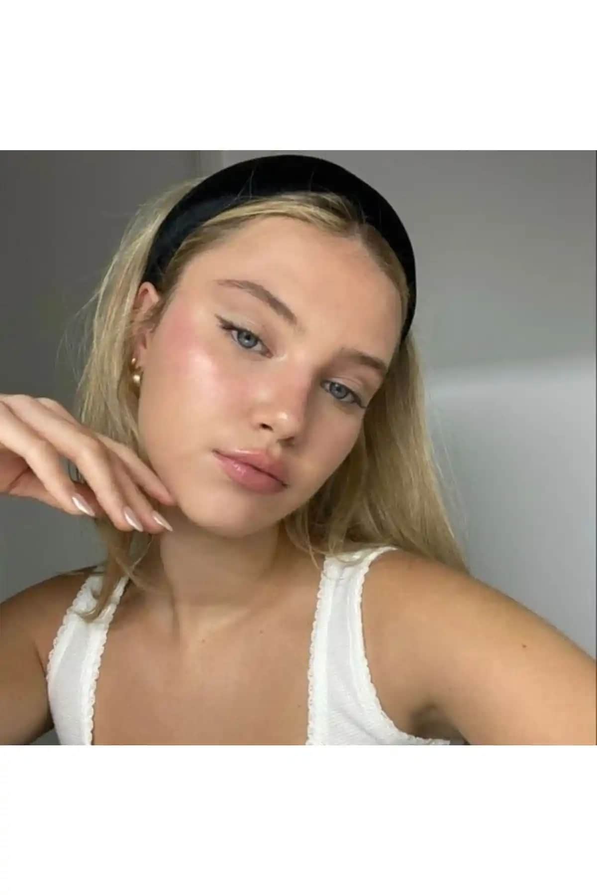 Kadife Kadın Tacı Karşılaştırması: Be Best ve LavinbyNurten Modellerinin Özellikleri