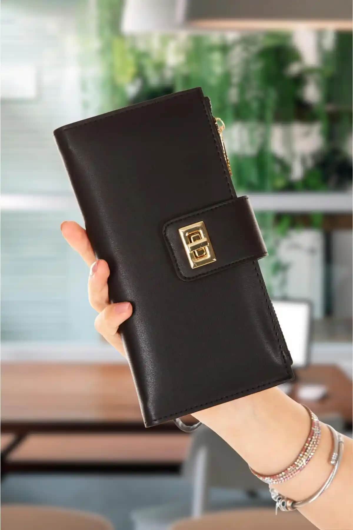 Kadın Cüzdanları Karşılaştırması: Adelina Bags ve Frank Martin Lion Modelleri