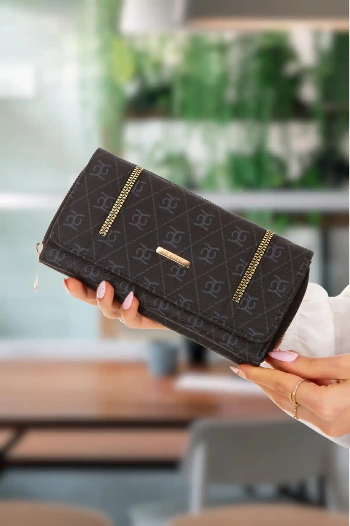Kadın Cüzdanları Karşılaştırması: Adelina Bags ve Frank Martin Modelleri Analizi