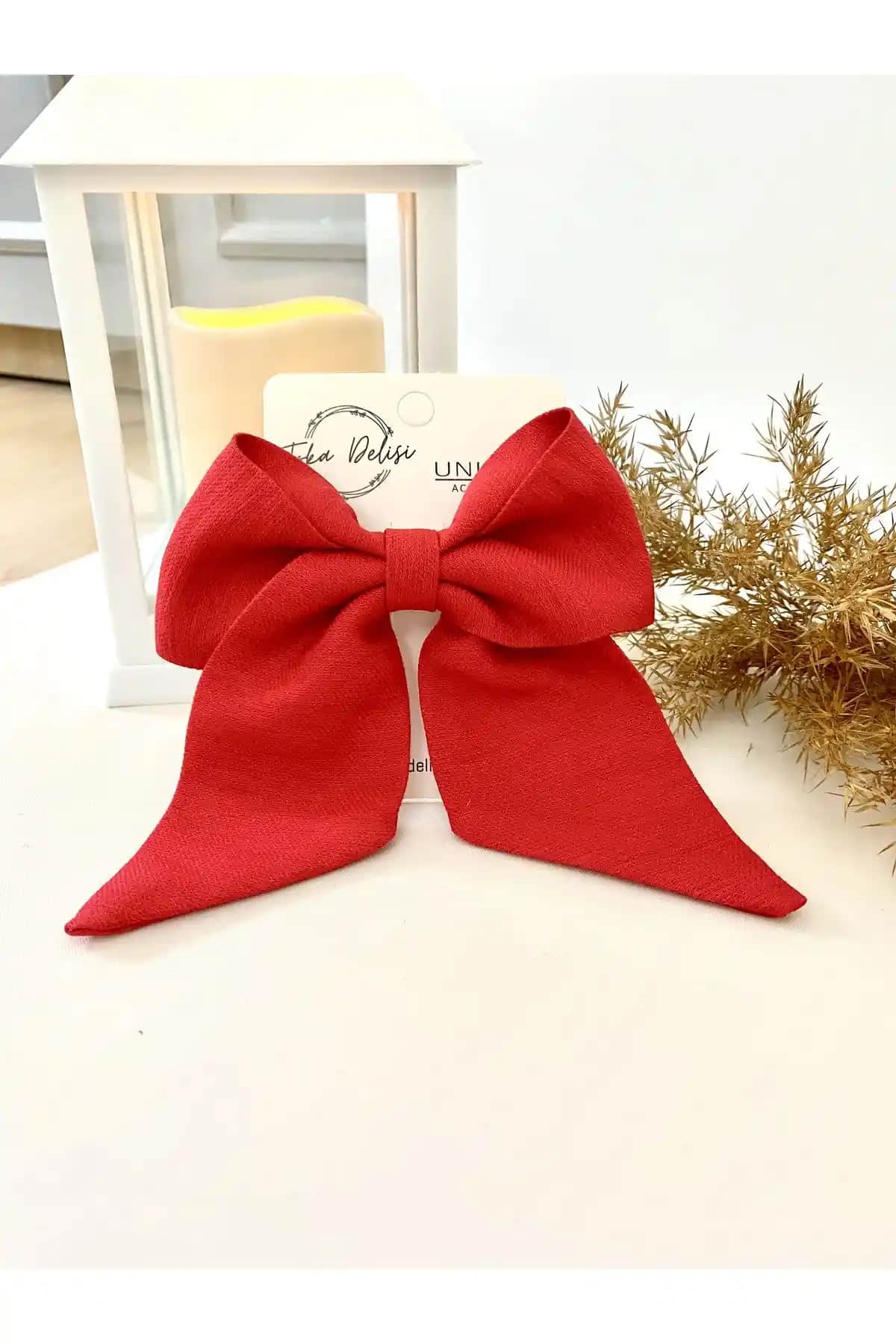 Kadınlar İçin Kırmızı Otomatik Fiyonk Toka Şıklık ve Kullanım Kolaylığı Sunar