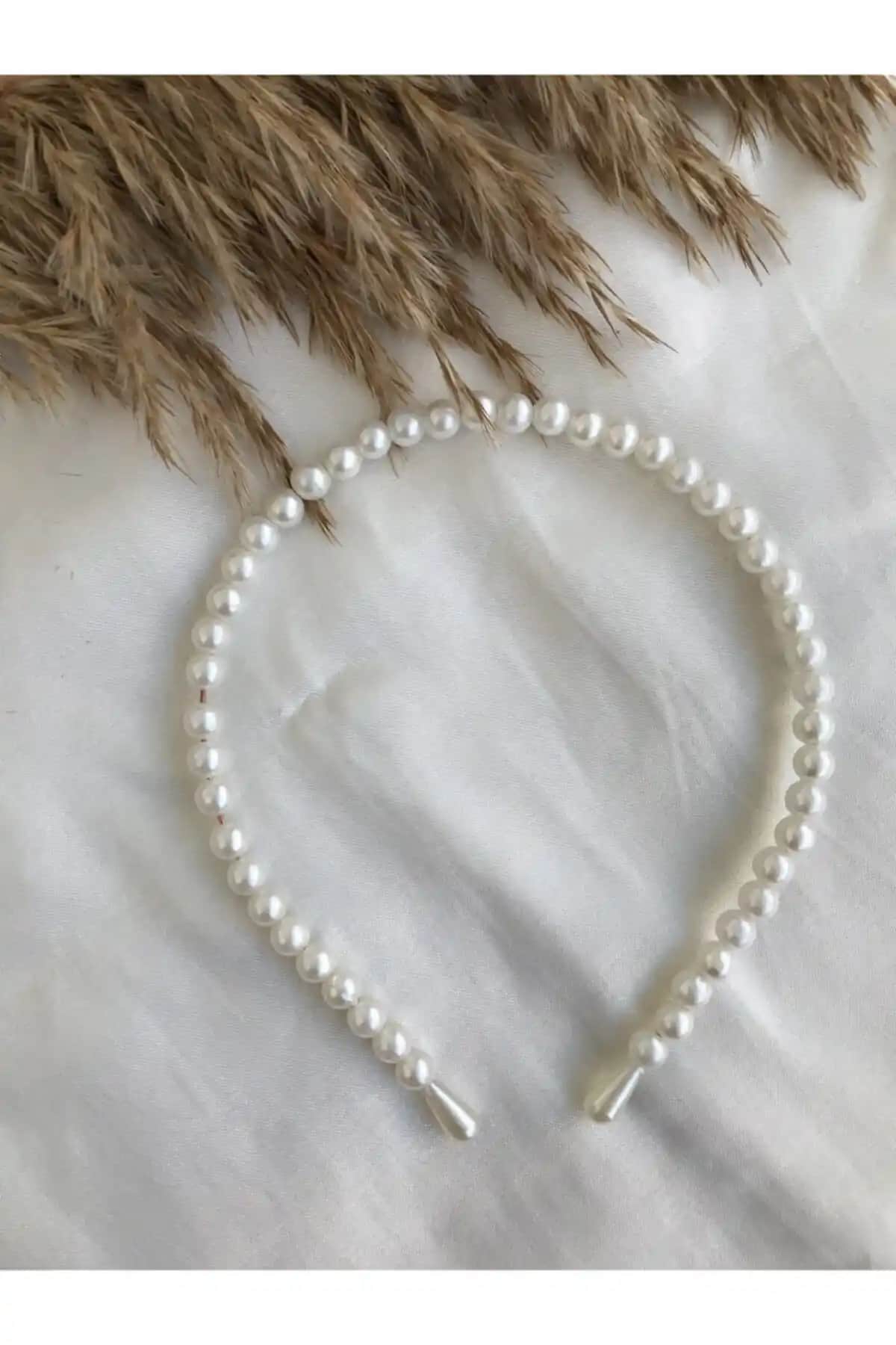 Kadınlar için zarif inci taç: şıklık ve kaliteyi bir arada sunan aksesuar