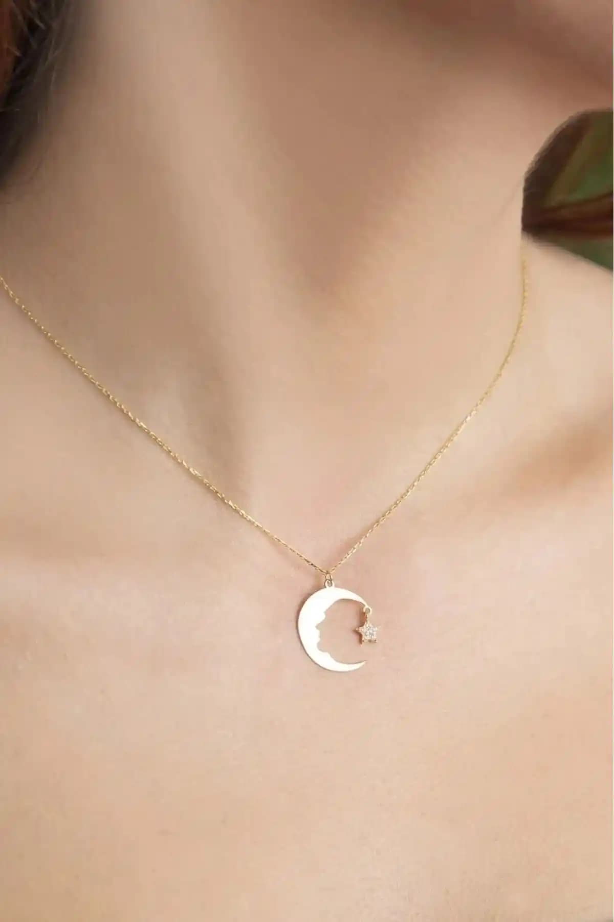 Karşılaştırmalı İnceleme: Jack Ferrero ve takıtarzım Kan Yıldız Kolye Modelleri