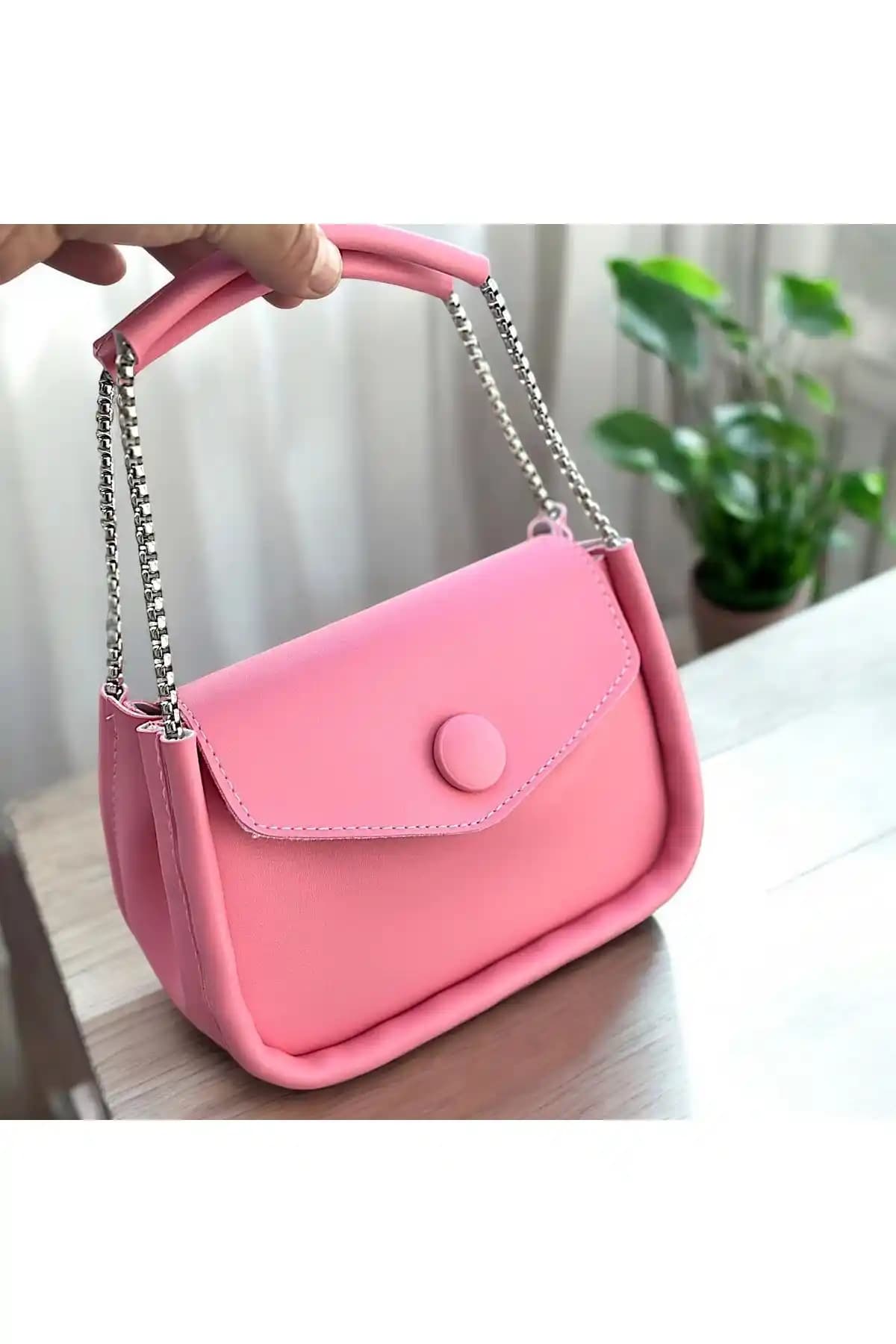 Katusa Pembe Zincirli Baget Çanta ve Shaka Lila SHK60 El Çantası Karşılaştırması