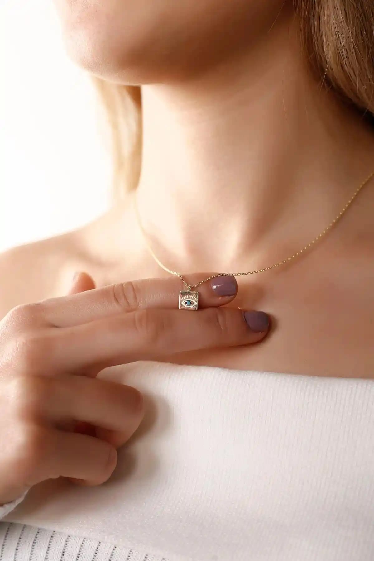 Lia Berto ve NEREZE Güç Kolye Modellerinin Detaylı Karşılaştırması