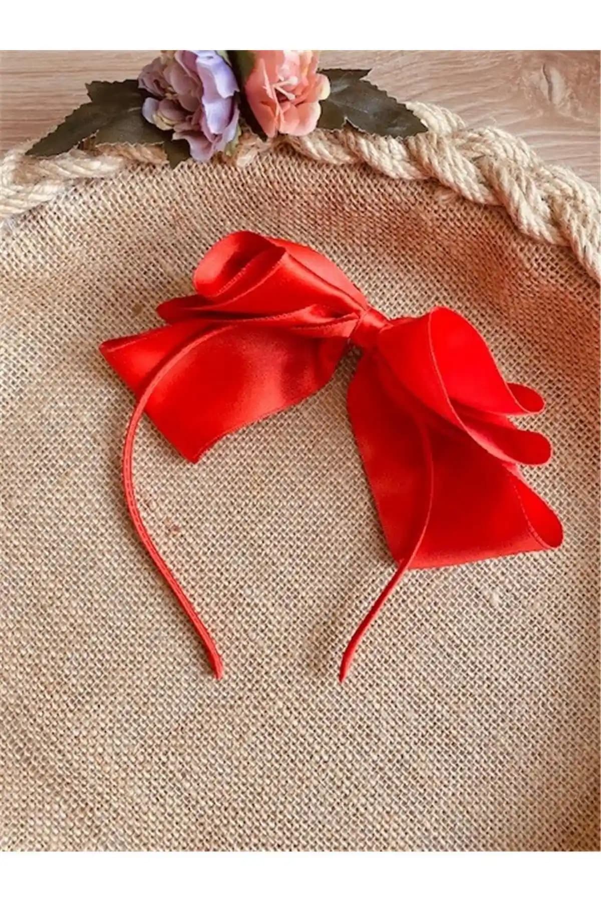 Lohusa Dönemi İçin Kırmızı Fiyonklu ve İki Fiyonklu Taç Modellerinin Karşılaştırması