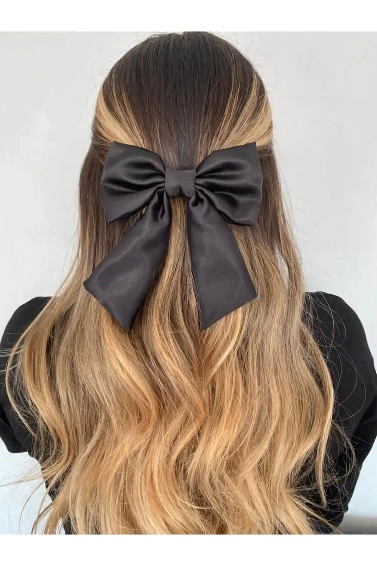 MinaCarin Siyah Saten Kurdele Toka: Zarif ve Kullanışlı Saç Aksesuarı